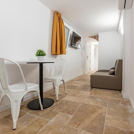 דירות טראגונה Bajo Interior Sin Ventana En Barri Port Maritim מראה חיצוני תמונה